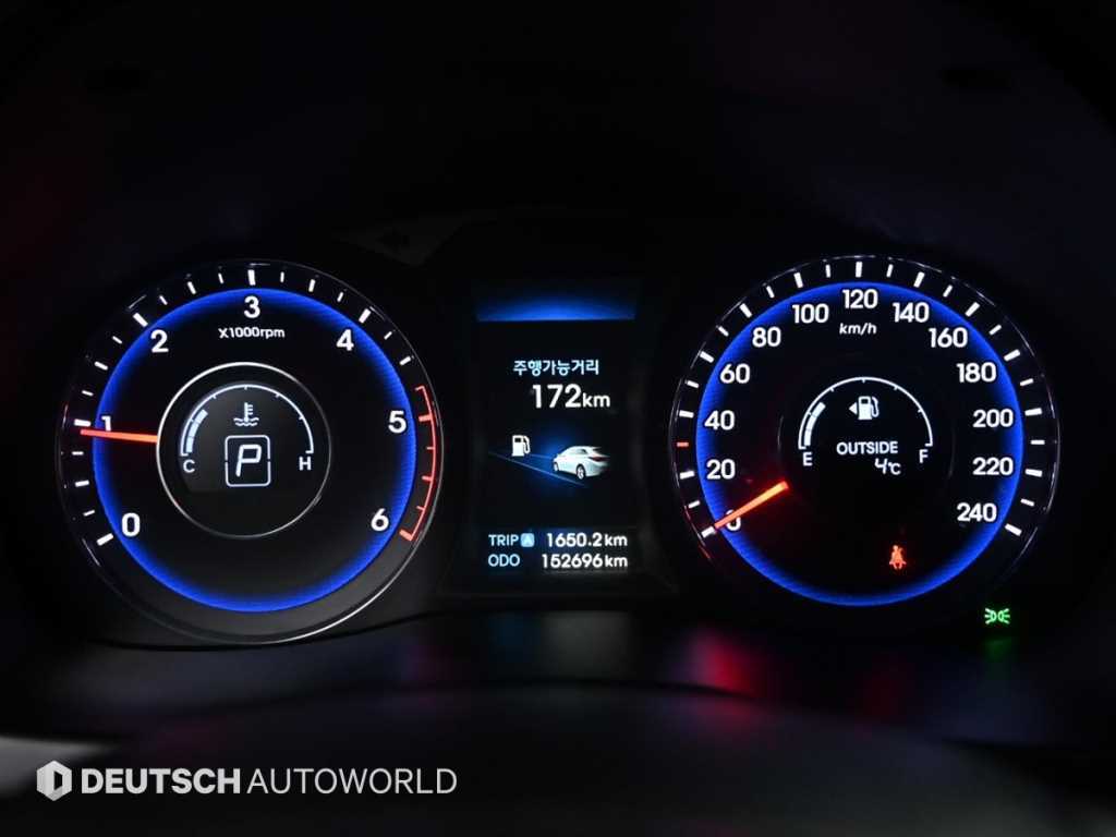 HYUNDAI i40 - Vista 8