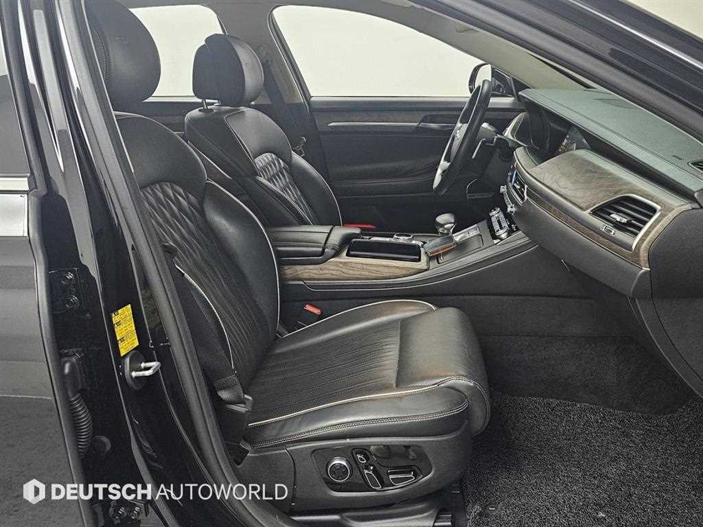 Genesis G90 - Vista 10