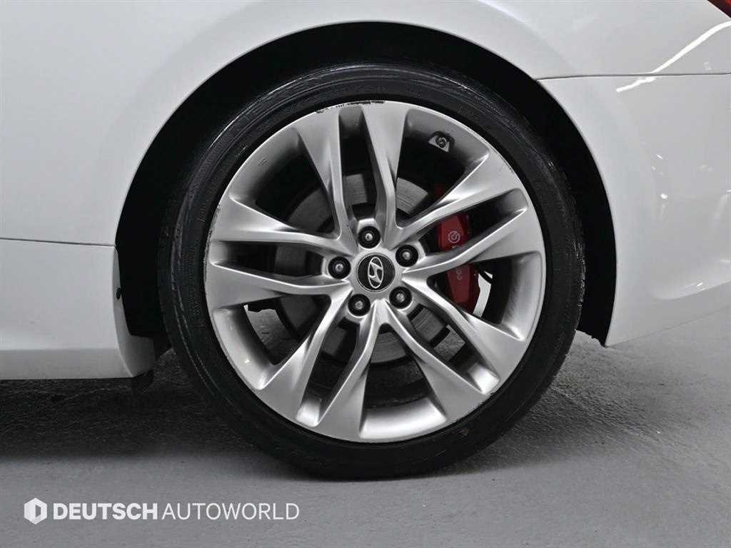 HYUNDAI Genesis - Vista 5