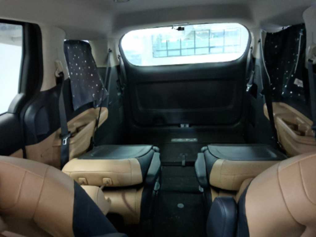 KIA Carnival - Vista 8