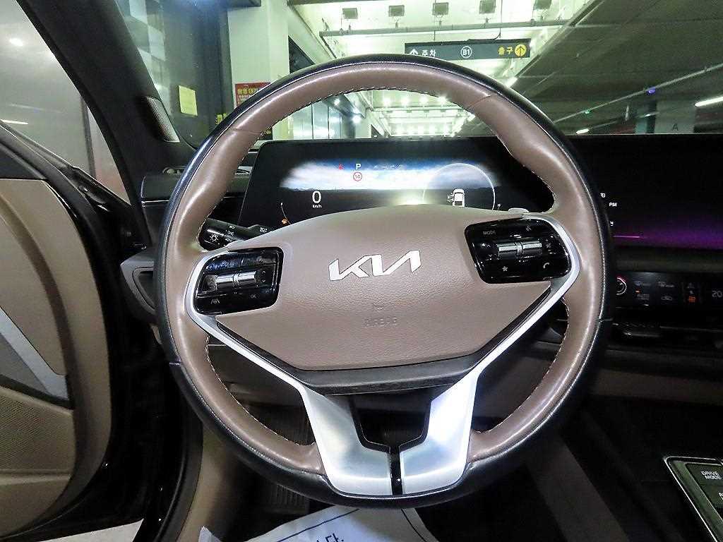 KIA K8 - Vista 8
