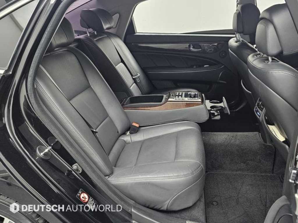 HYUNDAI Equus - Vista 12