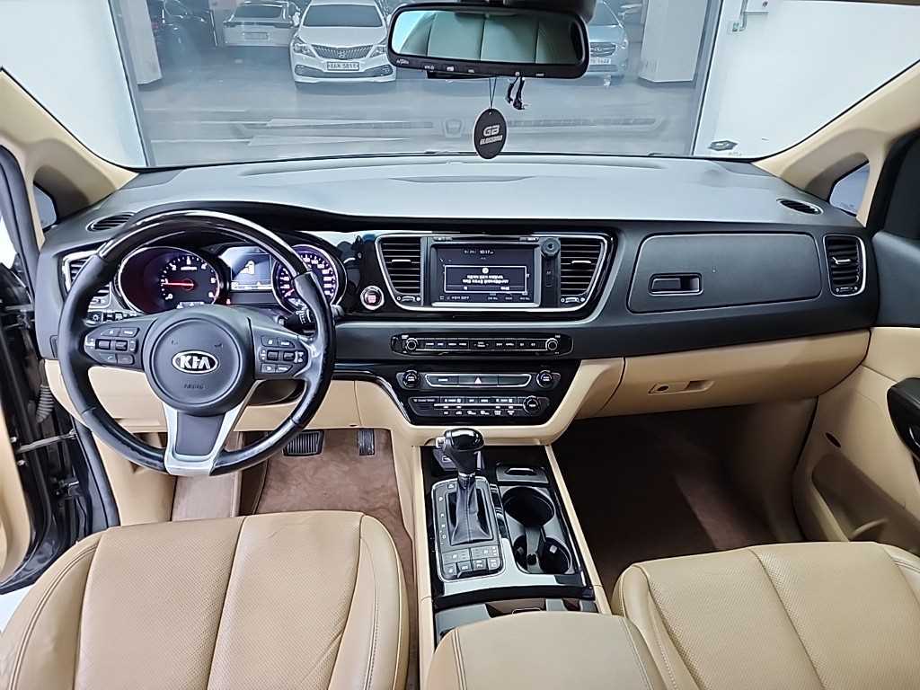 KIA Carnival - Vista 7
