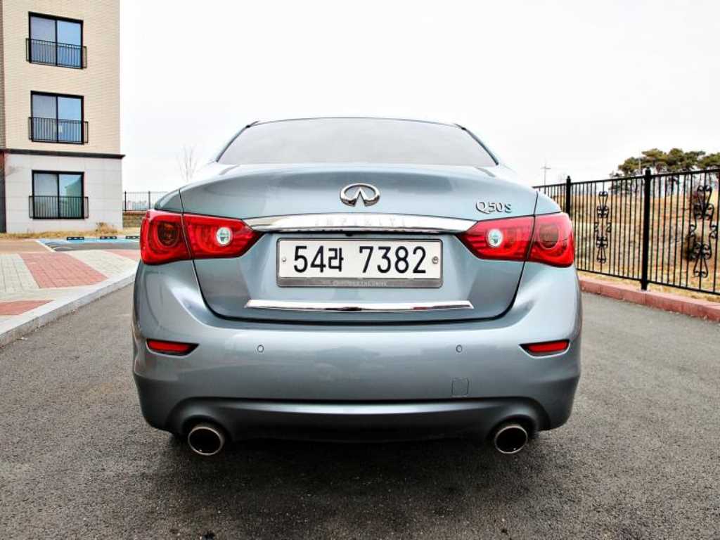 Infiniti Q - Vista 3