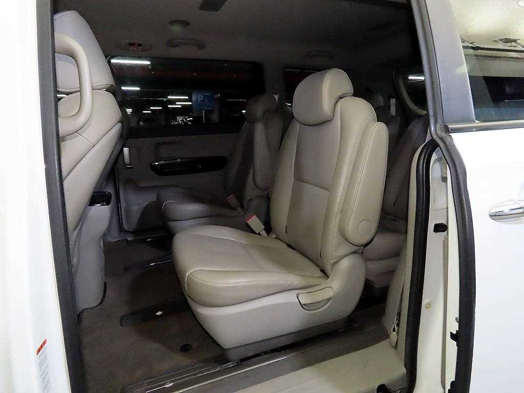 KIA Carnival - Vista 7