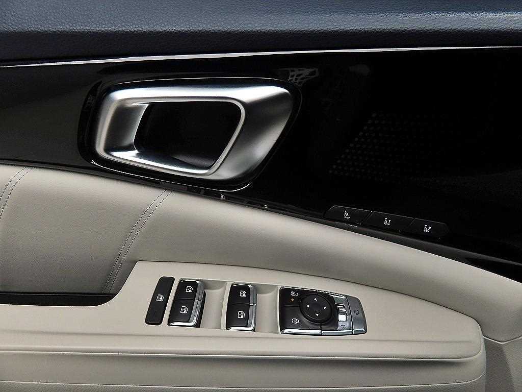 KIA Carnival - Vista 11