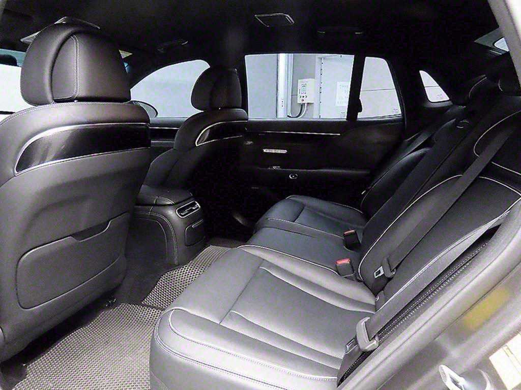 Genesis G90 - Vista 6