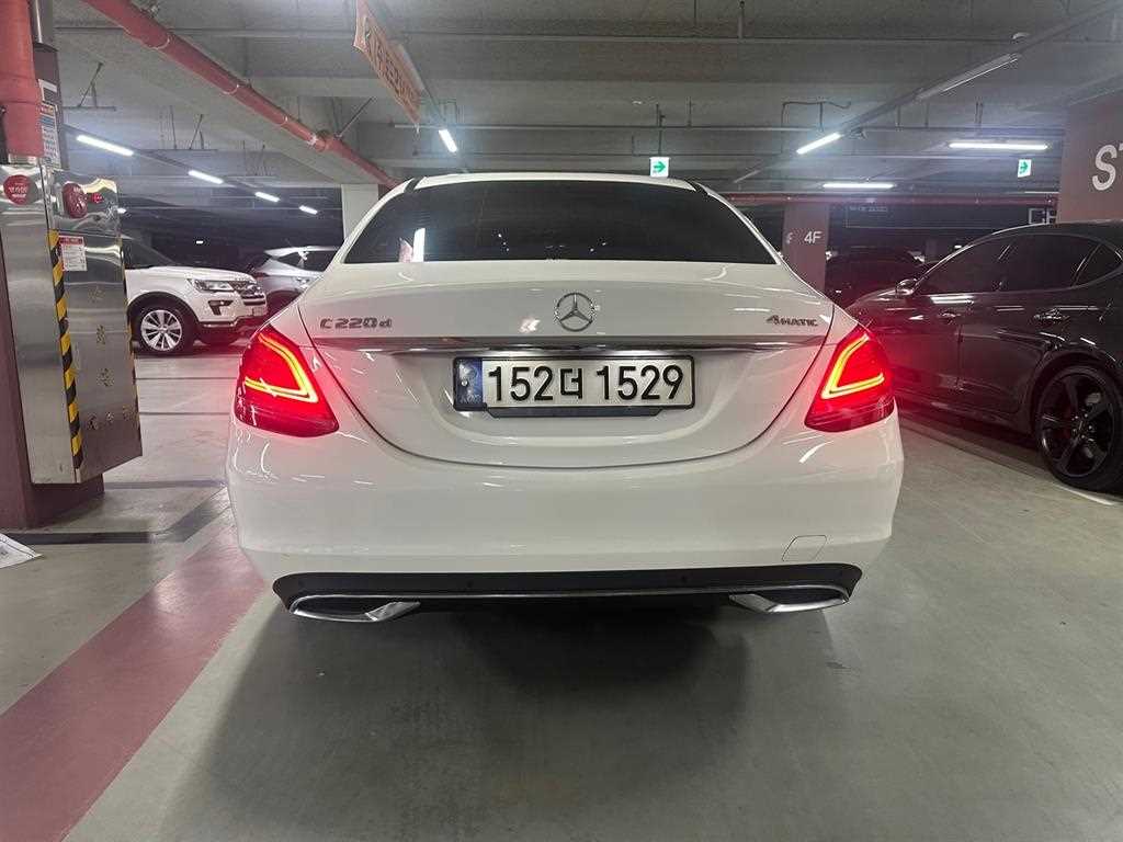 Mercedes Benz C Class - Vista 4