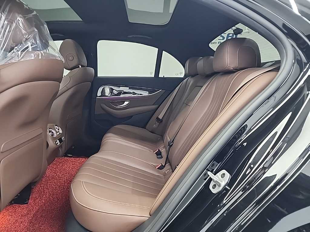 Mercedes Benz E class - Vista 12