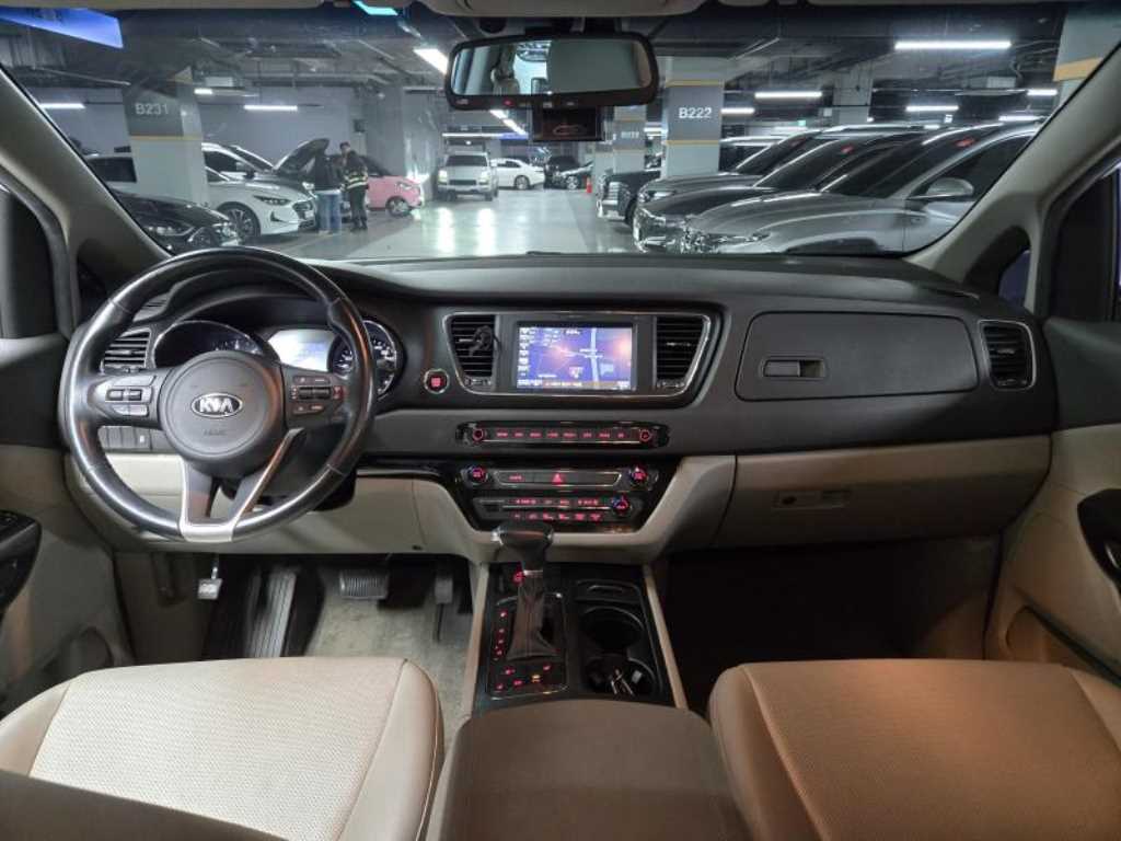 KIA Carnival - Vista 7