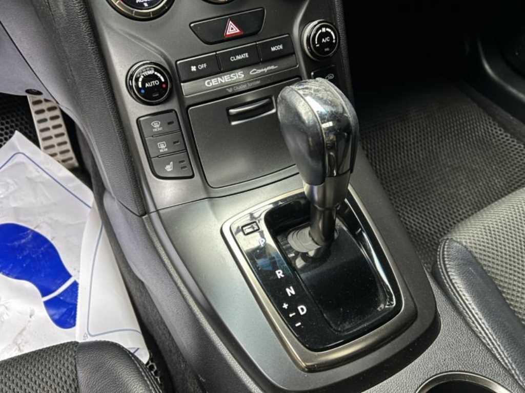 HYUNDAI Genesis - Vista 11