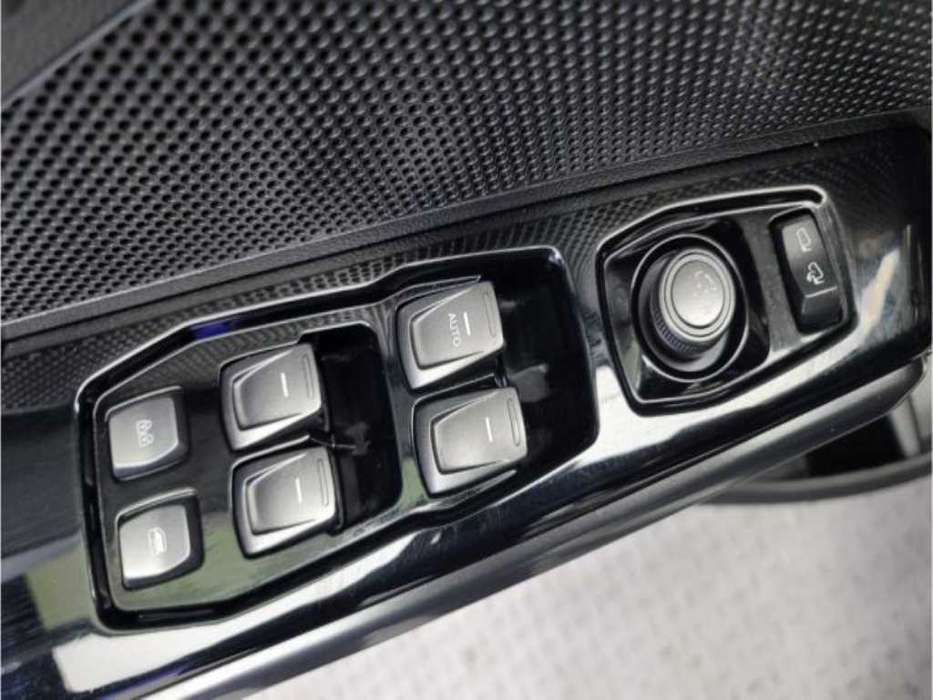 Ssangyong Tivoli - Vista 4