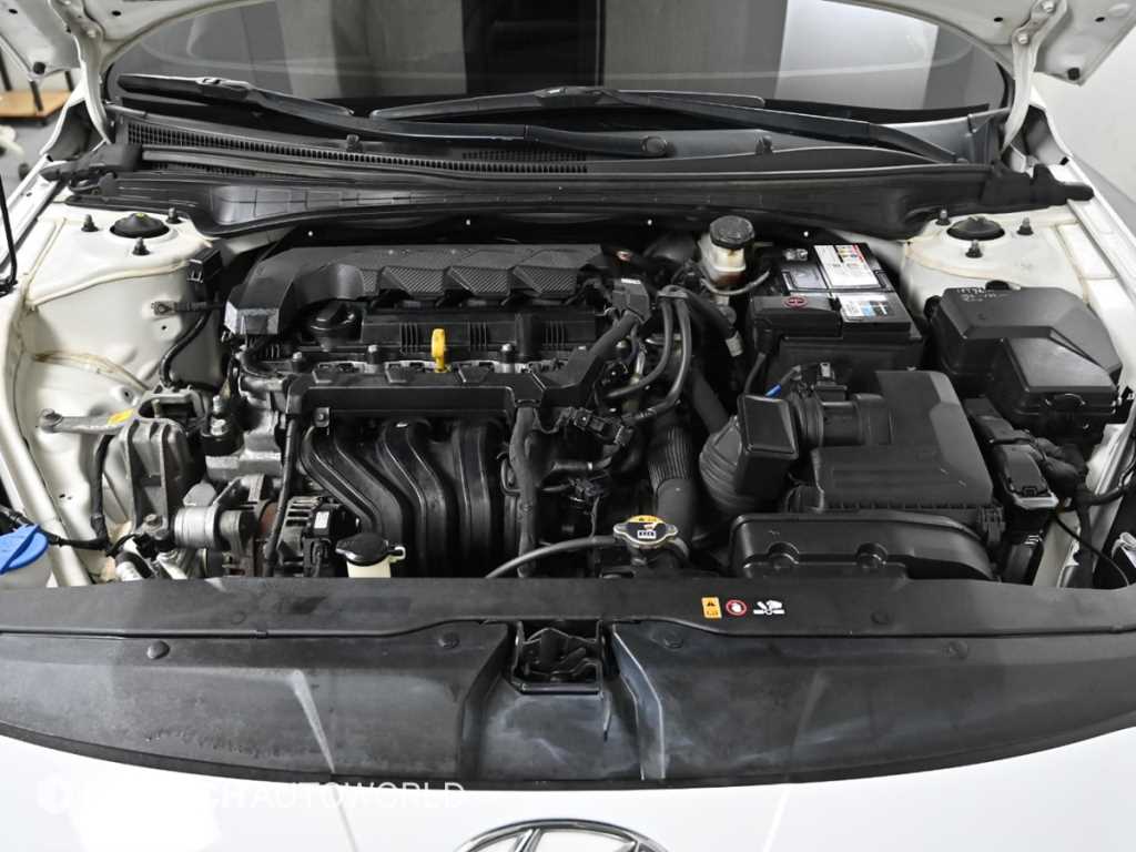 HYUNDAI Avante - Vista 6