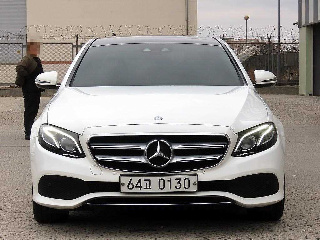 Mercedes Benz E class - Vista 2