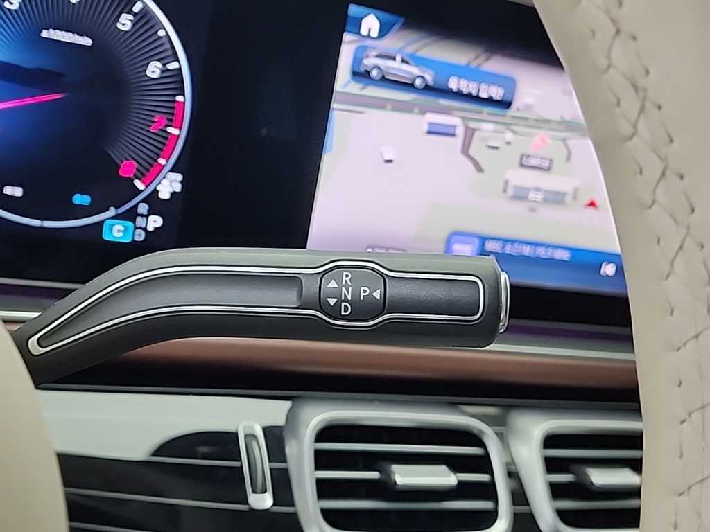 Mercedes Benz GLS Class - Vista 8