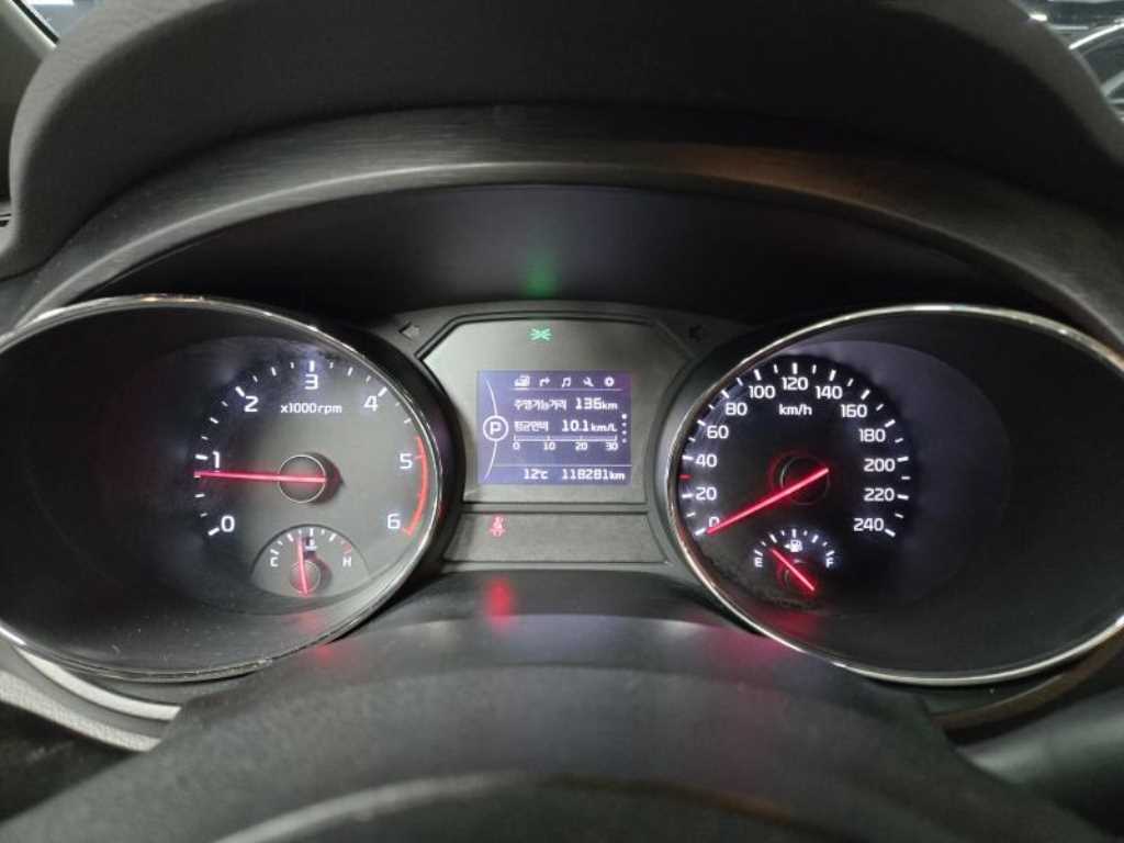 KIA Carnival - Vista 12