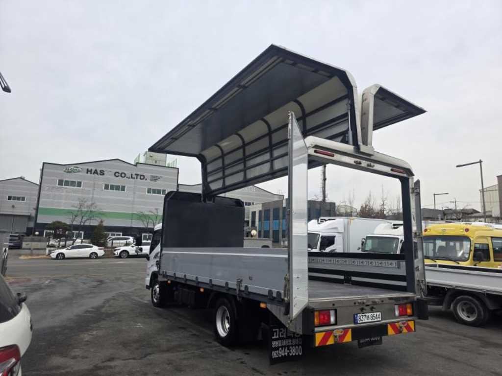 medium and large cargo truck - Vista 9