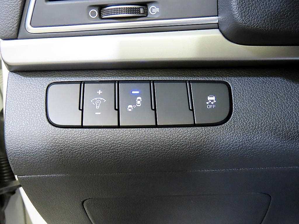 HYUNDAI Avante 2018 Blanco - Importación desde Corea - HF Imports Iquique - Foto 14