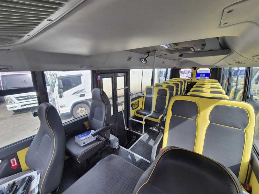 medium and large bus Hyundai bus - Vista 9