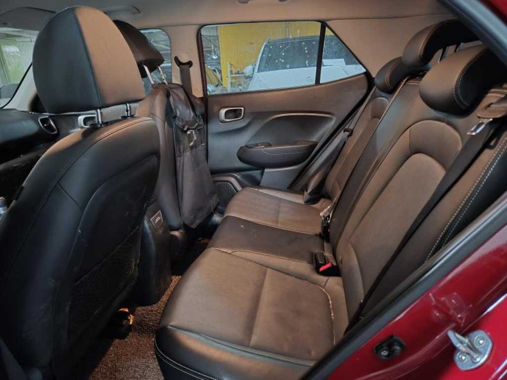 HYUNDAI Venue - Vista 12