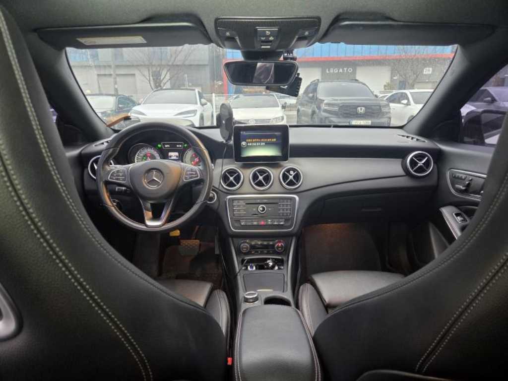 Mercedes Benz CLA Class - Vista 8