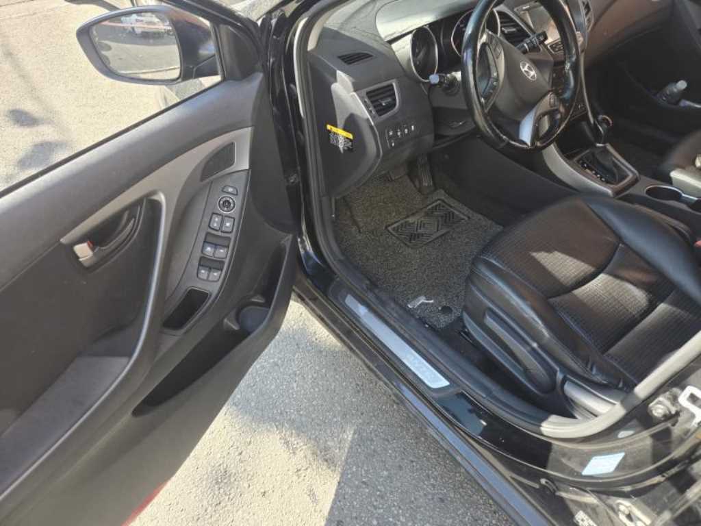 HYUNDAI Avante - Vista 8