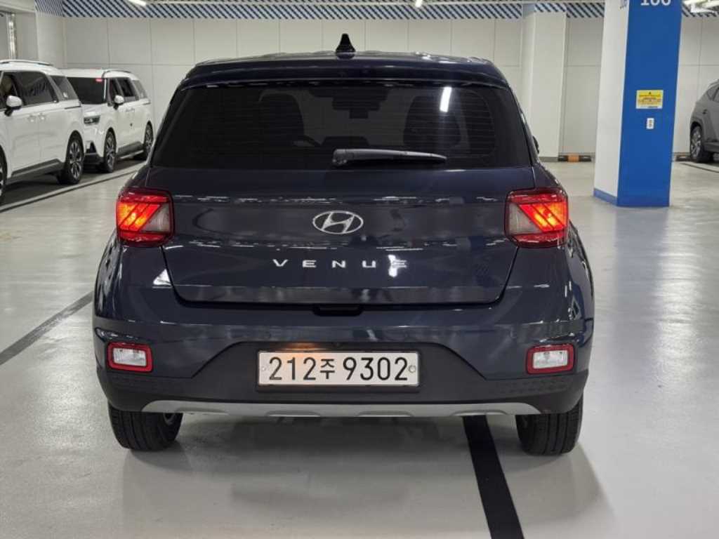 HYUNDAI Venue - Vista 5