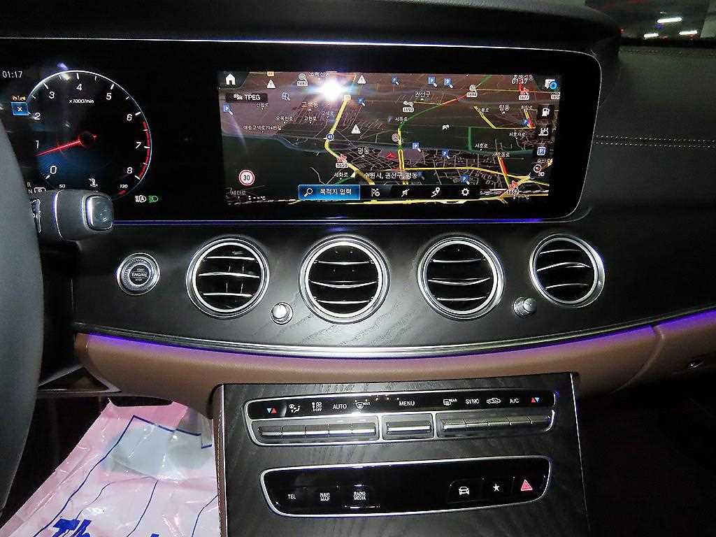 Mercedes Benz E class - Vista 11