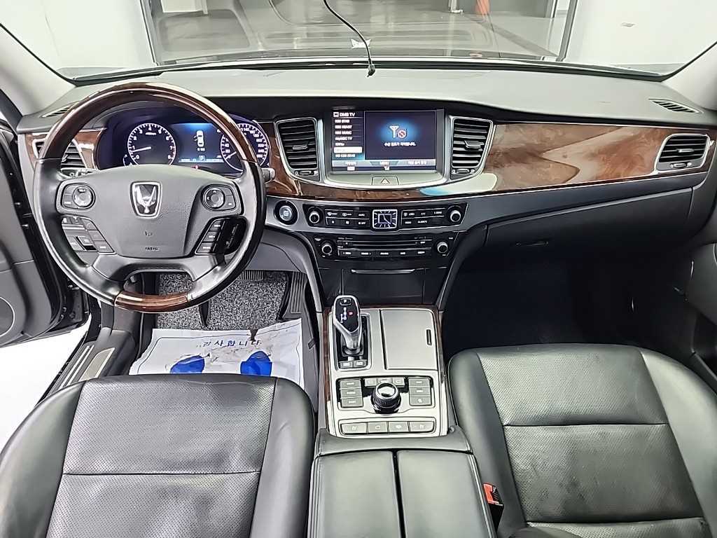 HYUNDAI Equus - Vista 7