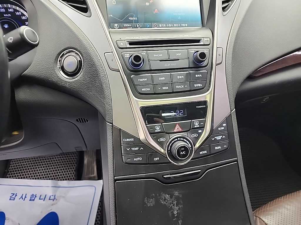 HYUNDAI Grandeur - Vista 10