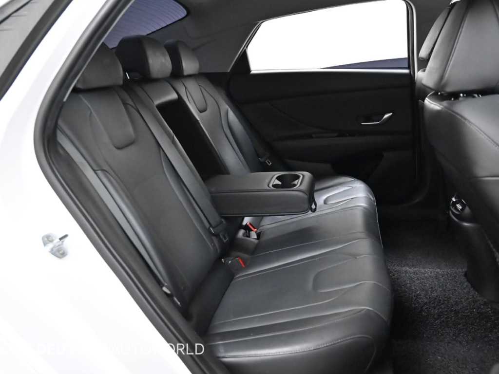 HYUNDAI Avante - Vista 12