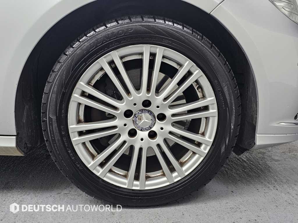 Mercedes Benz E class - Vista 5