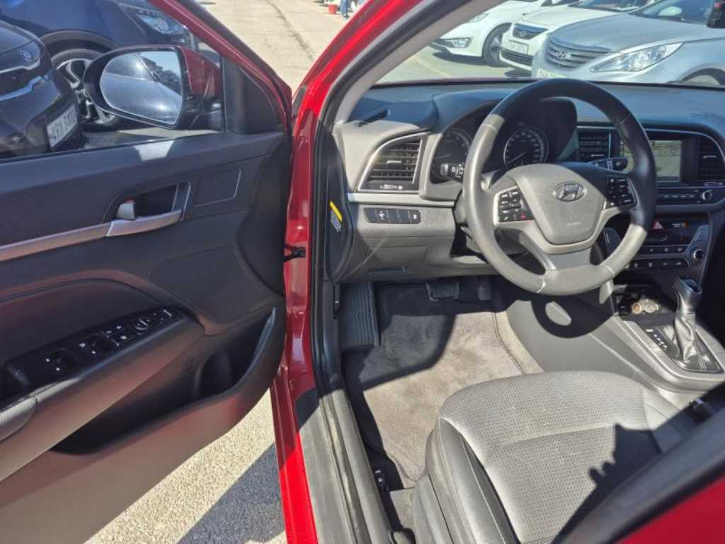 HYUNDAI Avante - Vista 7