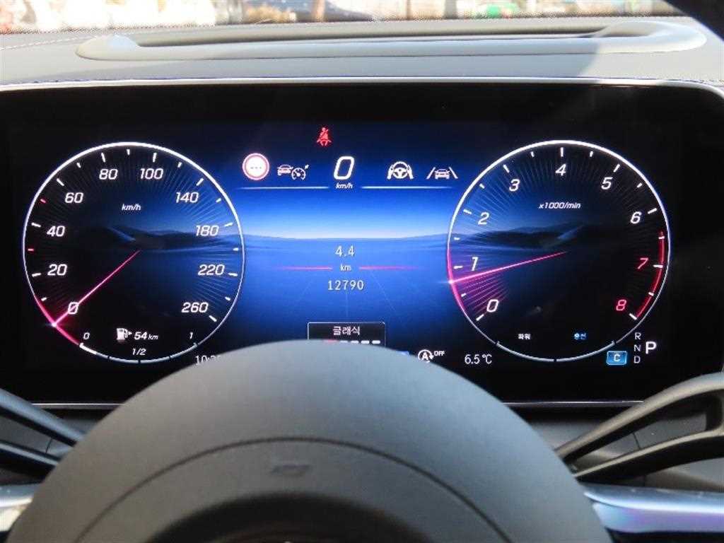 Mercedes Benz GLC Class - Vista 5