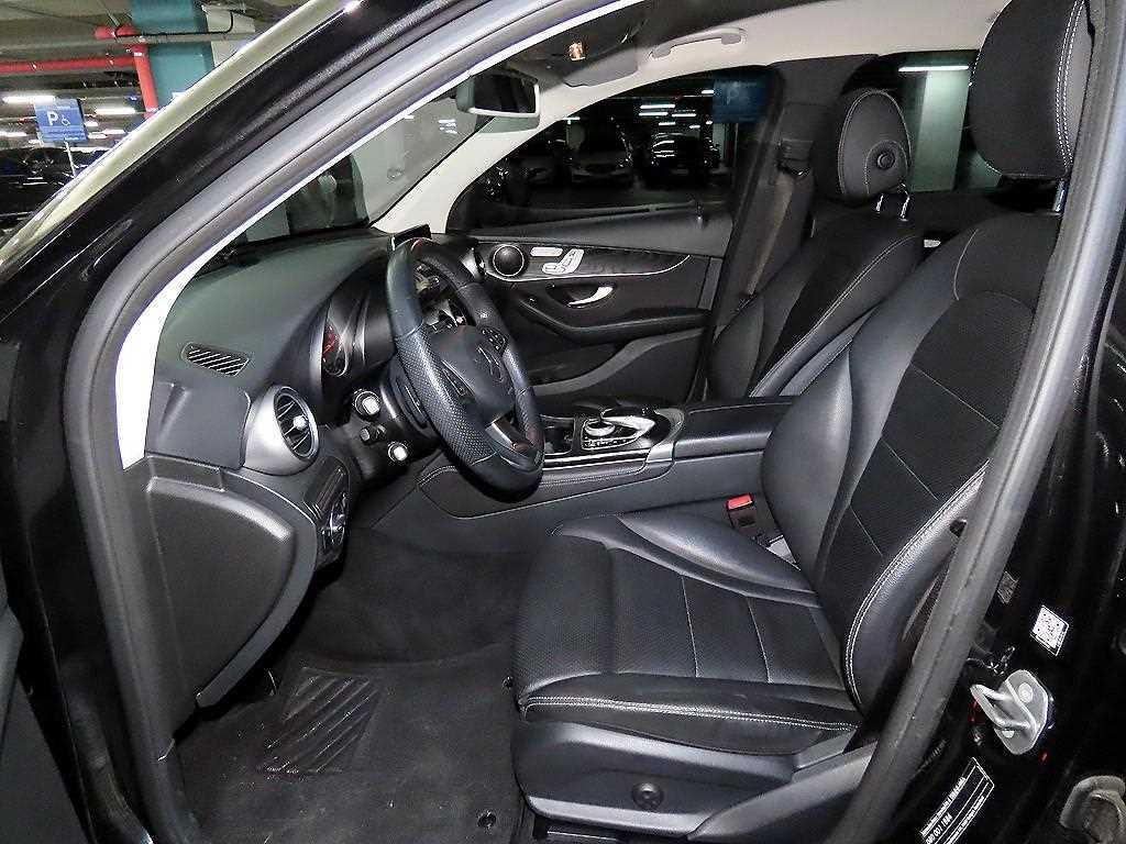 Mercedes Benz GLC Class - Vista 6