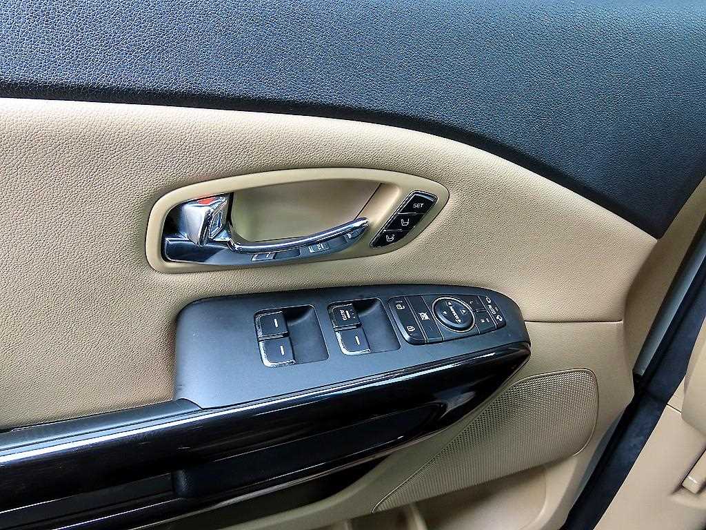 KIA Carnival - Vista 12