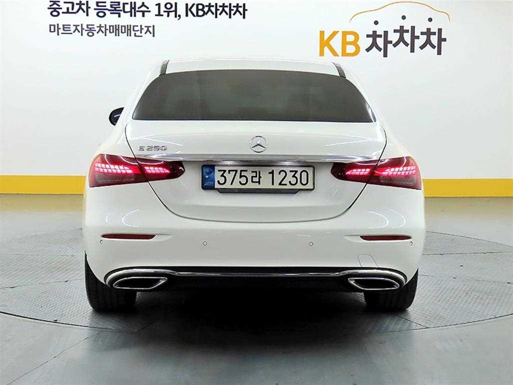 Mercedes Benz E class - Vista 3