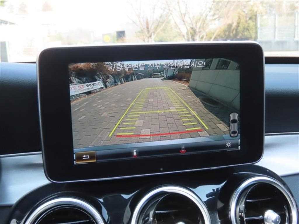 Mercedes Benz C Class - Vista 10