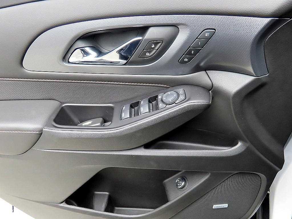 Chevrolet Travers - Vista 11