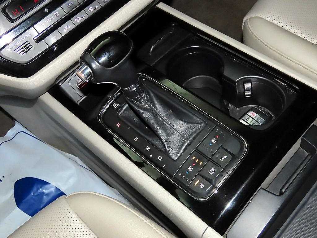 KIA Carnival - Vista 12