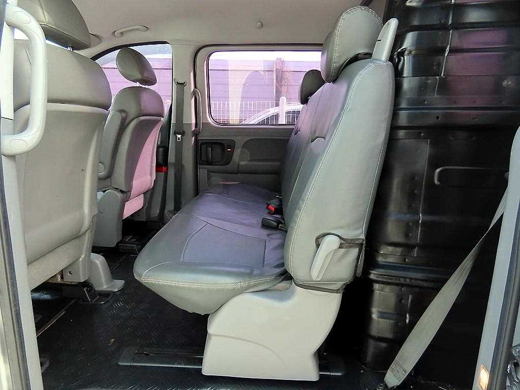 HYUNDAI Starex - Vista 7