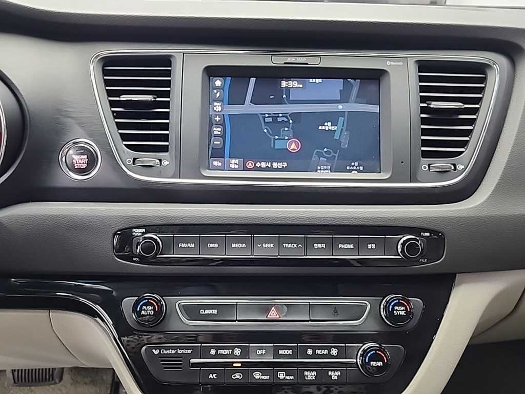 KIA Carnival - Vista 10