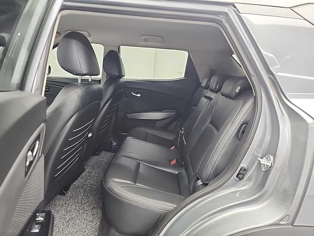 Ssangyong Tivoli - Vista 12