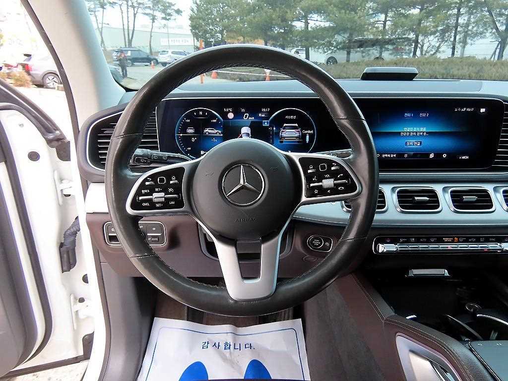 Mercedes Benz GLE Class - Vista 8