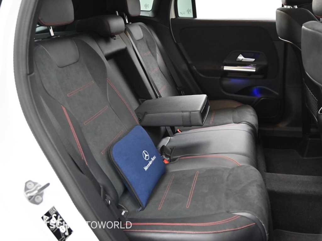 Mercedes Benz GLA Class - Vista 12