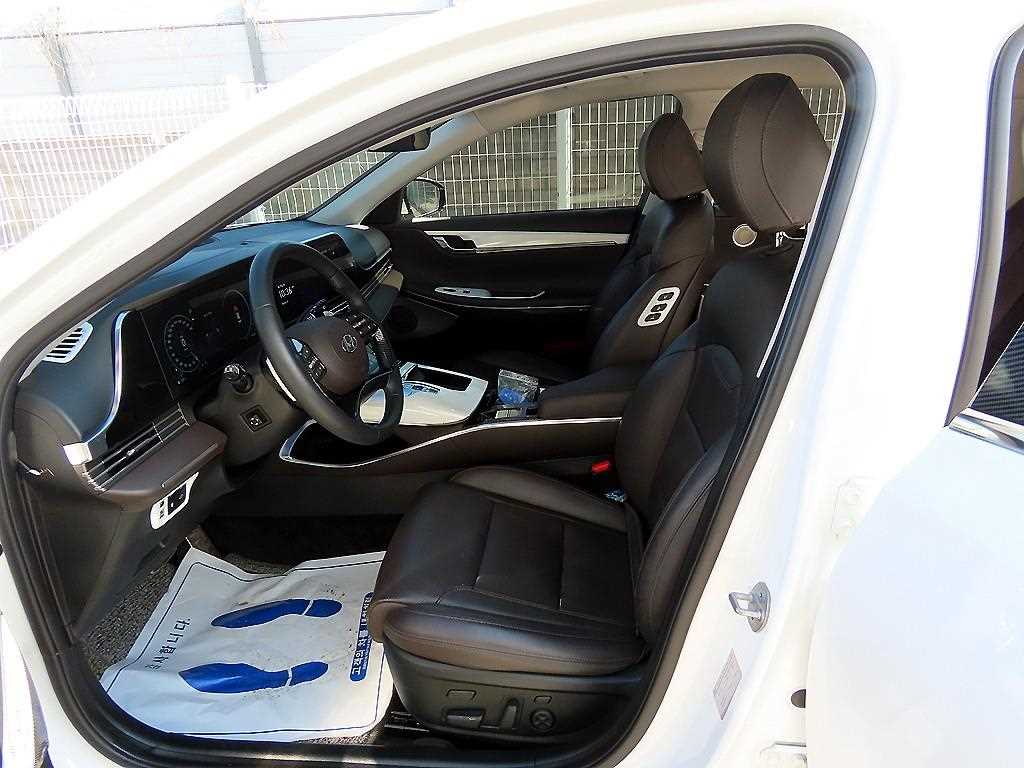 HYUNDAI Grandeur - Vista 5