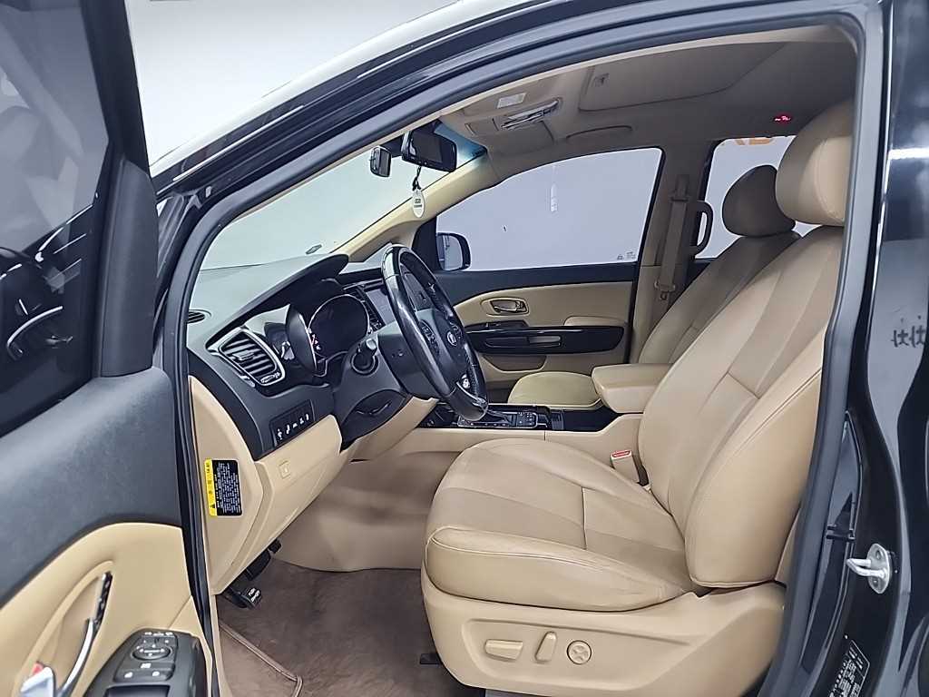 KIA Carnival - Vista 10