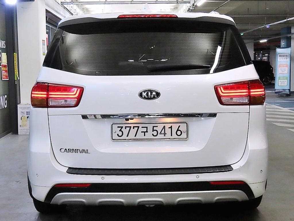 KIA Carnival - Vista 5