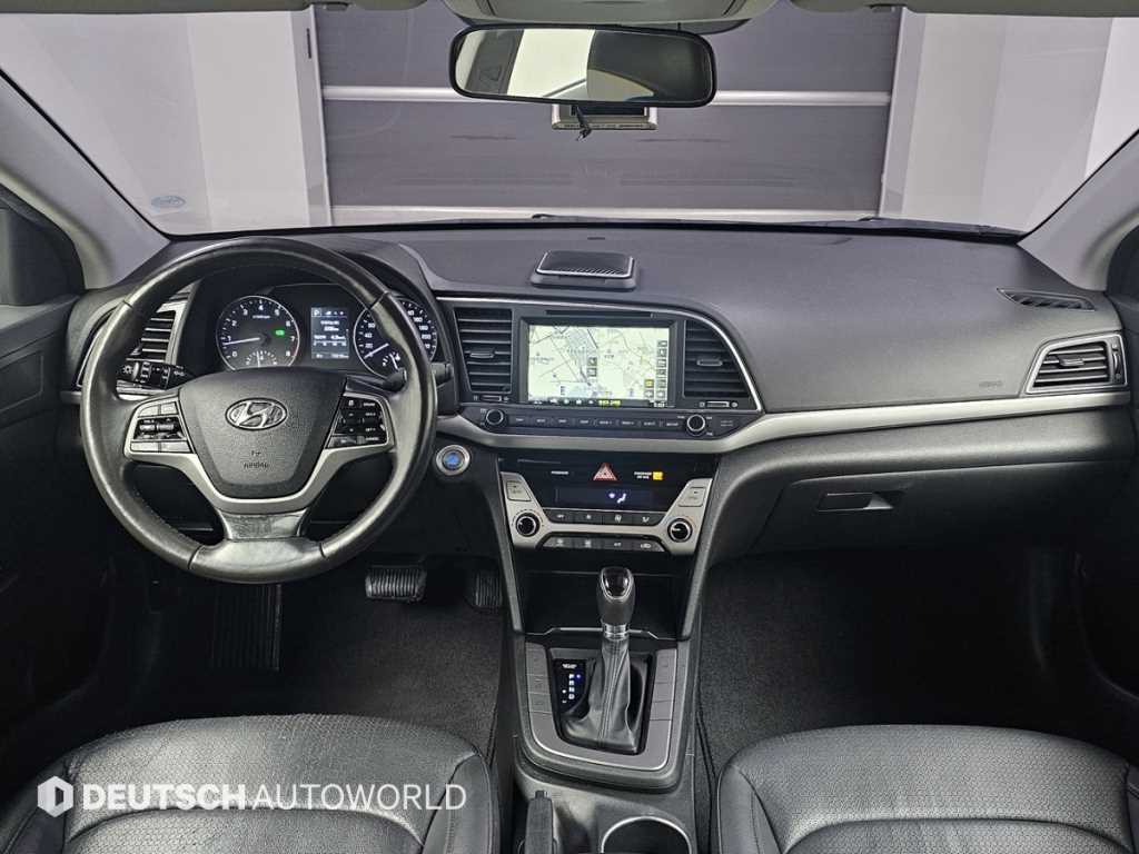 HYUNDAI Avante - Vista 5