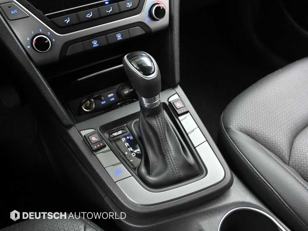 HYUNDAI Avante - Vista 9